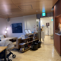 店舗入口を出るとエレベーターホールがあります