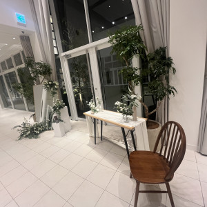ウェルカムスペースや大きな窓や鏡は自由に飾り付け可能。|734044さんのOLIVE ARIA（オリーブ アリア）●BRASSグループの写真(2397849)