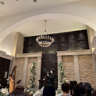 チャペルはシックで落ち着いたイメージ