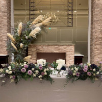 披露宴のイメージ。
ドレス色に合わせて青みがかったイメージに