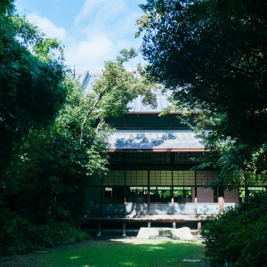 庭から見た披露宴会場|734110さんの高宮庭園茶寮の写真(2589600)