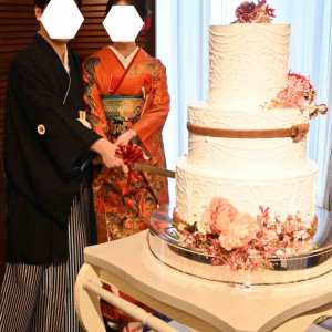 ケーキ入刀（ケーキはイミテーション）|734152さんのオークラ千葉ホテルの写真(2349811)