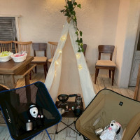 キャンプがテーマだったのでティピーテントを置きました