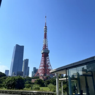 チャペルの入り口前にすでに東京タワーが見えます。