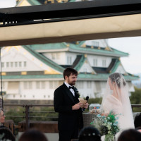 挙式の写真は大阪城が綺麗に写っていてお気に入りです