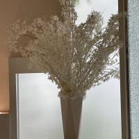 チャペルの中の装花が白で、チャペルの雰囲気にあって良かった。