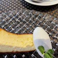 デザートのチーズケーキはとろけるような旨さでした。