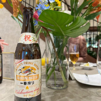お酒とテーブル