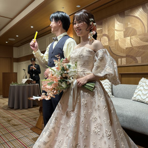 ドレス色当てクイズ！新郎の予想は黄色ですが、正解はピンク|734545さんのザ マークグランドホテル（THE MARK GRAND HOTEL）の写真(2353641)