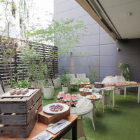 披露宴会場と併設のガーデン デザートビュッフェ