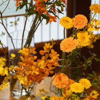 オレンジと黄色をベースに装花をお願いしました