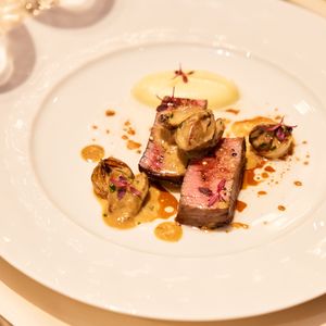 メインの和牛フィレ肉のポワレも美味しかったです|734985さんのシャトーレストラン ジョエル・ロブションの写真(2355593)