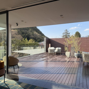 ゲスト待合室のベランダ。景色が綺麗！|735092さんの京都 北山モノリス（KYOTO KITAYAMA MONOLITH）の写真(2418558)