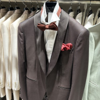 提携衣装店のカラータキシード