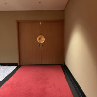 神殿の入り口扉