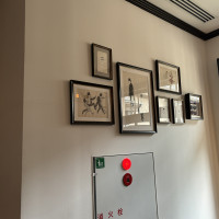 有形文化財の建物の中には、アンティークな絵画も飾ってある