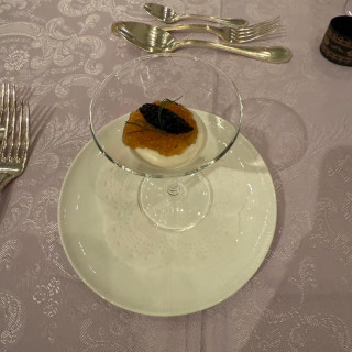 カリフラワーのムースリーヌ キャビアを添えて