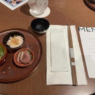 ブライダルフェアの試食。お箸で食べます。