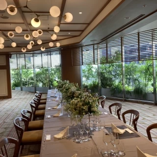 THE ORIENTAL ROOMの会場。窓があります。