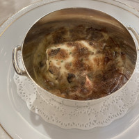 お魚料理。ソースがパンとよく合いました。