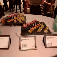 披露宴前にドリンクとピンチョスのサービスがありました。