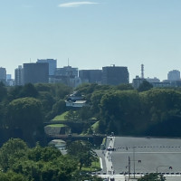 披露宴前の控室からの景色。
皇居が見えました。