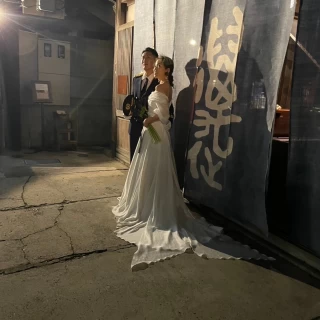 冬はのれんが紺色で、春夏らへんには白くなるようです。