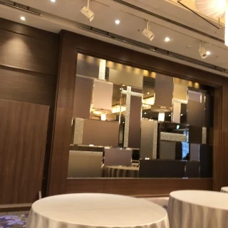 テーブルは白基調で綺麗だと思います。