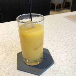 オレンジジュースは、濃厚で甘味があり美味しいと思います。