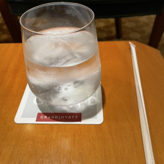ペリエとゆう炭酸水が美味しかったです。