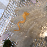 前菜のフグ刺しがとても食感が良かったです。
