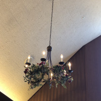 チャペルの照明器具もおしゃれだと思いました。