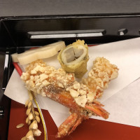 エビがサクサクに揚げてあり頭まで美味しく頂きました。