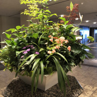 ナチュラルな感じの装花がとても綺麗だと思います。