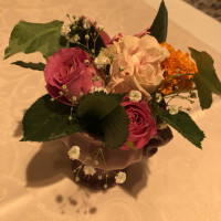 卓上の装花がとても可愛いと思いました。