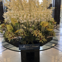 ロビーの装花がとてもゴージャスで綺麗だと思いました。