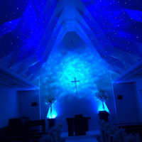 チャペルの色がブルーにライトアップされ幻想的でした。