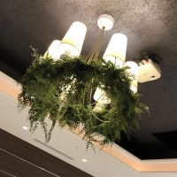披露宴会場の照明がとてもおしゃれだと思います。
