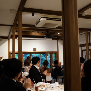 披露宴新郎新婦入場
