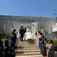 フラワーシャワーから写真撮影までここでできます。