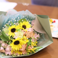 新郎からサプライズで花束を渡す演出