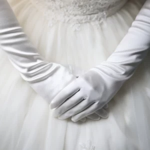 新婦の手袋は系列のドレスショップで購入|736193さんのルシェルアンジュ水戸 ウエディングシャトーの写真(2381011)