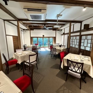披露宴会場（テーブル）