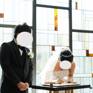 署名するペンや台は会場が用意してくれます
