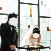 署名するペンや台は会場が用意してくれます