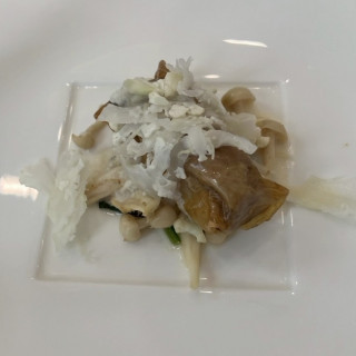 もち豚のコンフィー　湯葉の包み焼き