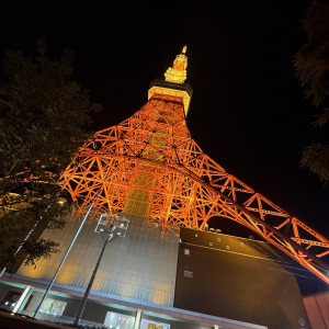 式場を出て見上げると東京タワー|736297さんのThe Place of Tokyo（ザ プレイス オブ トウキョウ）の写真(2363394)