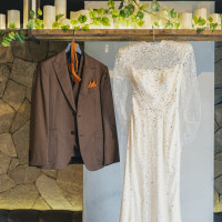 式前にタキシードとドレスを撮っていただきました。