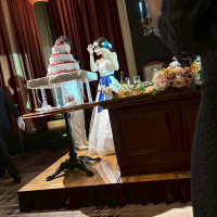 ウェディングケーキはイミテーションです