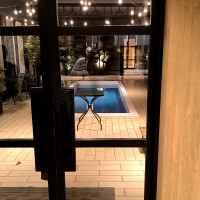 プールがある中庭